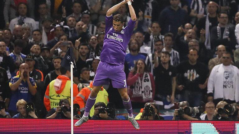 Führung       -  Cristiano Ronaldo jubelt in typischer Manier über seinen Treffer zum 1:0. Foto: Kirsty Wigglesworth