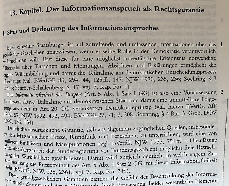 Artikel zur Informationsfreiheit im Handbuch des Presserechts (Ricker/Weberling, 6. Auflage), Seite 147.