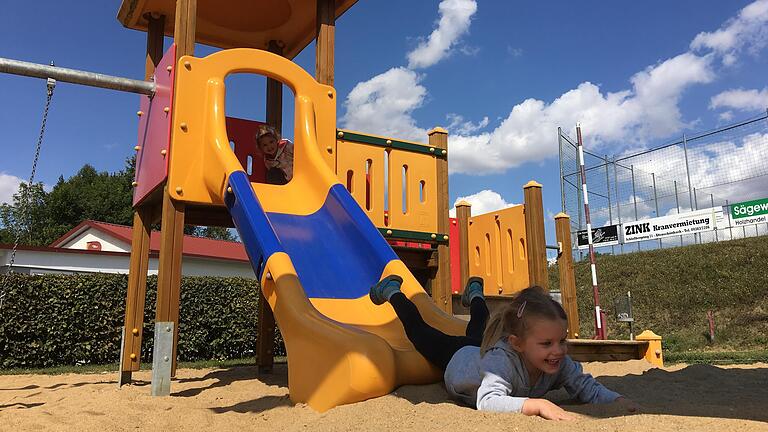 Perfekt für kleinere Kinder geeignet ist der Spielplatz im Prichsenstädter Ortsteil Laub, direkt neben der Sportanlage der Spielvereinigung Laub.