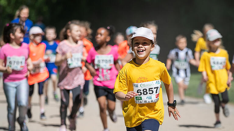 Der MainCity Run von Schweinfurt fand dieses Jahr am Samstag 14.05.22 nach langer Corona Pause erstmals am wunderschönen Baggersee von Schweinfurt statt. Rund 400 Teilnehmer beim 1,4 KM Schülerlauf.