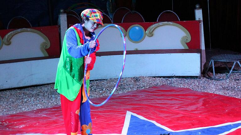 Was wäre ein Zirkus ohne Clowns? Spaßmacherin Charline sorgte für gute Laune. Was wäre ein Zirkus ohne Clowns? Spaßmacherin Charline sorgte für gute Laune.