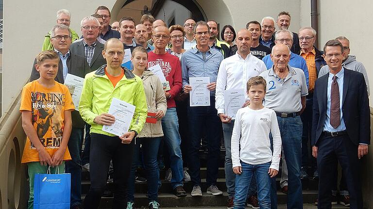 In das Rathaus hatte Oberbürgermeister Sebastian Remelé (rechts) die Besten unter den Stadtradlern eingeladen. In das Rathaus hatte Oberbürgermeister Sebastian Remelé (rechts) die Besten unter den Stadtradlern eingeladen.