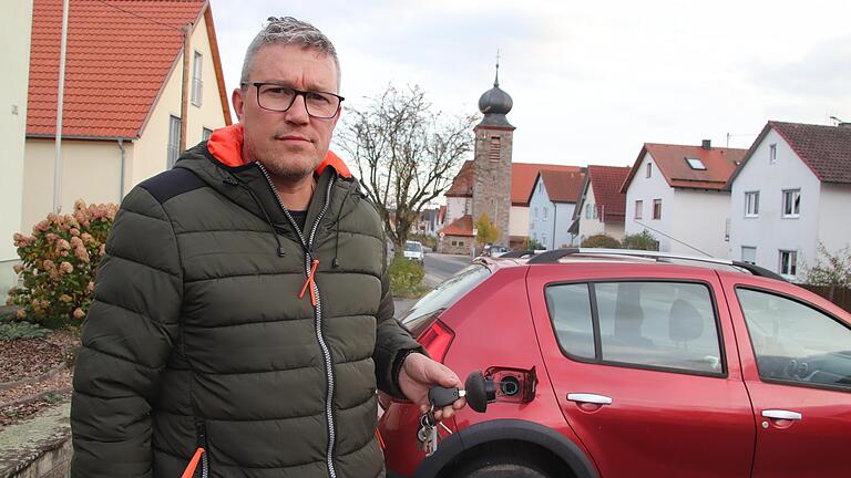 Thorsten Ziegler pendelt von Waldberg nach Schweinfurt. Trotz Autogas-Tank muss er erheblich tiefer in die Taschen greifen. Thorsten Ziegler pendelt von Waldberg nach Schweinfurt. Trotz Autogas-Tank muss er erheblich tiefer in die Taschen greifen.