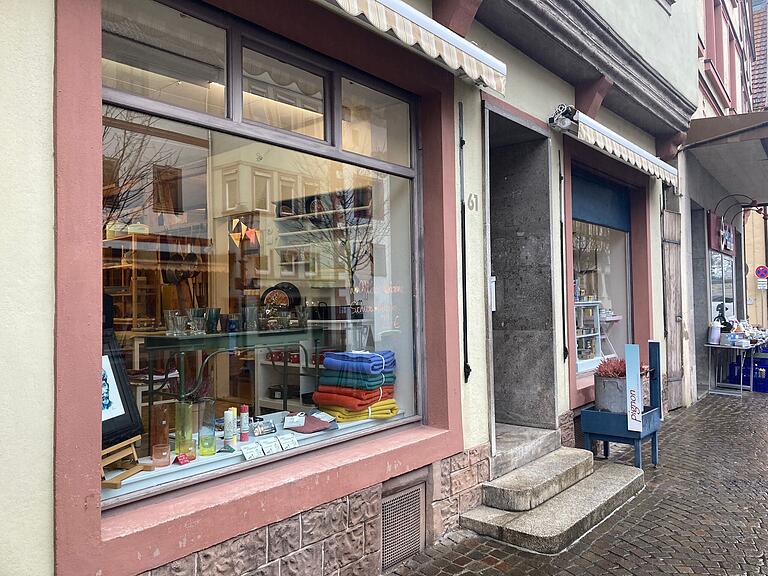 In der Karlstadter Hauptstraße 61 ist 'Pignon' ansässig. Dort verkauft Sabine Preßer Haushaltswaren. In der Karlstadter Hauptstraße 61 ist 'Pignon' ansässig. Dort verkauft Sabine Preßer Haushaltswaren.