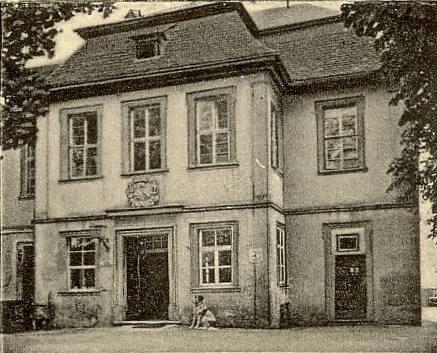 1943 entstand diese Aufnahme des Talavera-Schlösschens samt Hund. 1943 entstand diese Aufnahme des Talavera-Schlösschens samt Hund.
