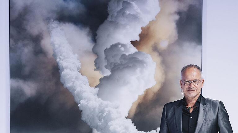 Michael Najjar ist ein international renommierter Fotokünstler, der sich mit Weltraumtechnologie beschäftigt. Michael Najjar ist ein international renommierter Fotokünstler, der sich mit Weltraumtechnologie beschäftigt.