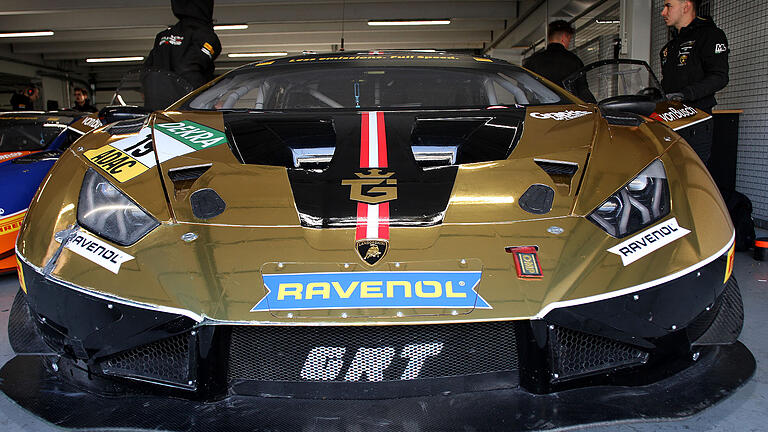 Jannik Julius-Bernhart: Lamborghini als Dienstwagen - Von Lamborghini Squadra Corse ganz auf Rennen getrimmt, präsentiert sich der Huracáne GT3 EVO2. Jannik Julius-Bernhart: Lamborghini als Dienstwagen - Von Lamborghini Squadra Corse ganz auf Rennen getrimmt, präsentiert sich der Huracáne GT3 EVO2.