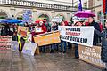 Demonstration für Trinkwasserschutz und gegen das umstrittene Knauf-Bergwerk: Vor der Sondersitzung des Würzburger Stadtrats an diesem Donnerstag protestieren zahlreiche Menschen vor dem Würzburger Rathaus.
