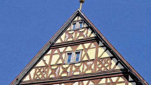 Der Fränkische Hof in Röttingen: Aus dem leer stehenden Fachwerkhaus aus dem 17. Jahrhundert könnte man ein Schmuckstück machen.