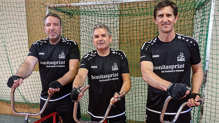 Stiegen über die Aufstiegsrunde in die Radball-Bayernliga auf (von links): Johannes Braun, Henry Spiegel und Michael Krippendorf vom RSV Solidarität Waldbüttelbrunn. Stiegen über die Aufstiegsrunde in die Radball-Bayernliga auf (von links): Johannes Braun, Henry Spiegel und Michael Krippendorf vom RSV Solidarität Waldbüttelbrunn.