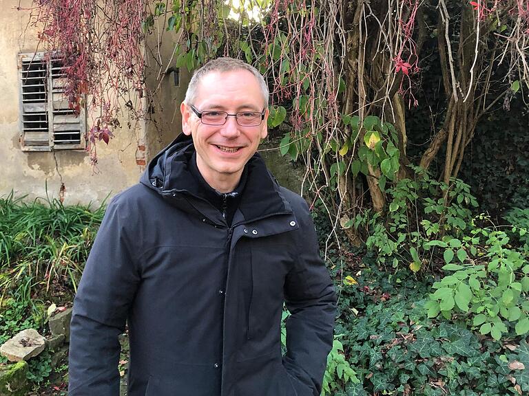 Dekan Dr. Christian Lutz findet, dass Geld nicht der Grund sei, ethischen Anspruch hinten anzustellen. Dekan Dr. Christian Lutz findet, dass Geld nicht der Grund sei, ethischen Anspruch hinten anzustellen.