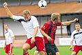 Kopfballduell im Strafraum: Limbachs Jan Fischer (links, daneben Philipp Schmitt) kommt zwar an den Ball, doch der Versuch geht über das Tor der SpVgg Roßstadt.