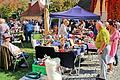 Auf dem Flohmarkt gab es so gut wie alles von Schallplatten über Bücher bis  alten Bilderrahmen, Porzellan und Schmuck. Foto: Dieter Britz       -  Auf dem Flohmarkt gab es so gut wie alles von Schallplatten über Bücher bis  alten Bilderrahmen, Porzellan und Schmuck. Foto: Dieter Britz