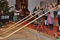 Besondere Klänge entlockten 'Alphorn Holzklang' ihren Musikinstrumenten beim weihnachtlichen Konzert am Kreuzberg.