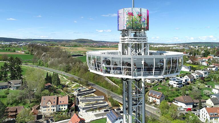 Grüne Aussicht bei der Landesgartenschau in Fulda: Mit dem City Skyliner kann man die Stadt und das&nbsp; Gartenschaugelände von oben betrachten.&nbsp;