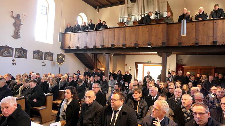 Die Pfarrkirche in Burgpreppach war bis auf den letzten Platz gefüllt. Die Pfarrkirche in Burgpreppach war bis auf den letzten Platz gefüllt.