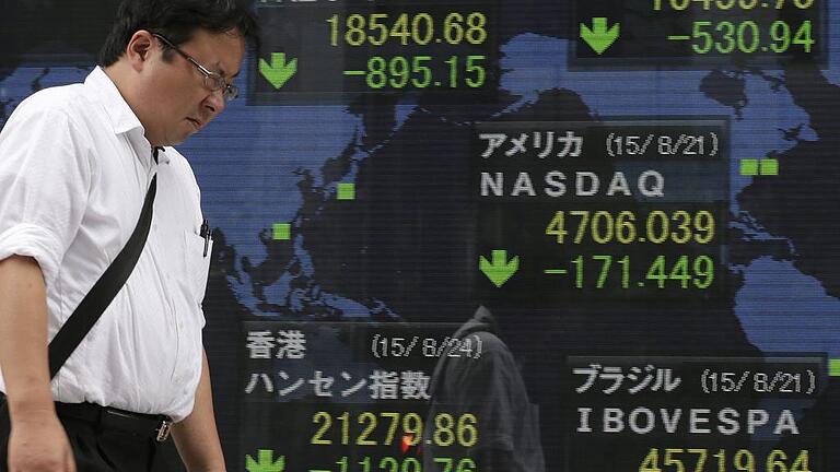 Tokyo stock market continue to fall on China worries       -  Abwärtstrend: Sorgen um einen Konjunktureinbruch in China haben die Börsen in Asien einbrechen lassen. Shanghais Aktienmarkt erlebte den schwersten Kurssturz seit acht Jahren, während der Nikkei in Japan den größten Verlust seit mehr als zwei Jahren hinnehmen musste.