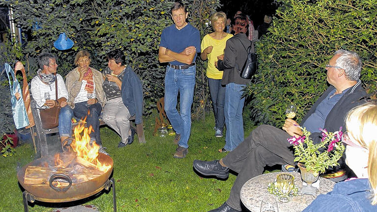 Feuerzauber: Offenes Feuer spendete Wärme und Behaglichkeit.