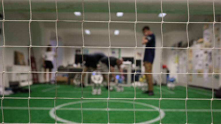Leipziger Studenten bei Roboter-Fußball-WM - Das letzte Mal wurde die HTWK im Jahr 2018 in Montreal Weltmeister. Leipziger Studenten bei Roboter-Fußball-WM - Das letzte Mal wurde die HTWK im Jahr 2018 in Montreal Weltmeister.