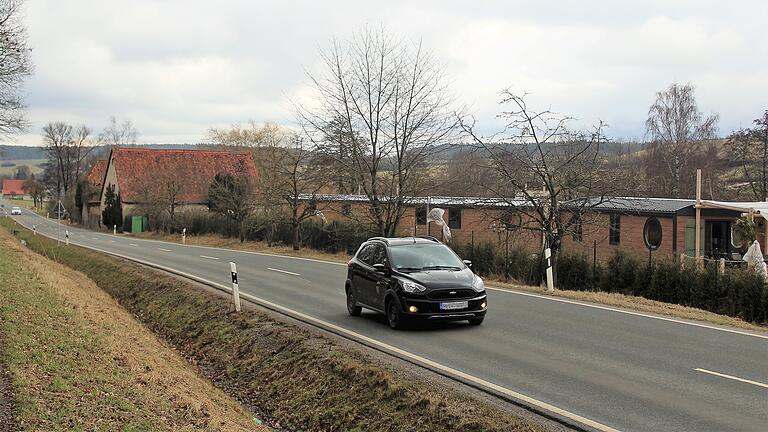 Das Freizeitland Geiselwind baut gegenüber des Parks weitere Freizeitressorts. Umstritten ist nach wie vor die Überquerung der Staatsstraße für Fußgänger in diesem Bereich. Das Freizeitland Geiselwind baut gegenüber des Parks weitere Freizeitressorts. Umstritten ist nach wie vor die Überquerung der Staatsstraße für Fußgänger in diesem Bereich.