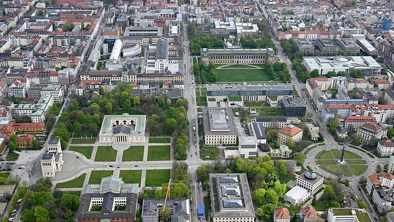 Königsplatz München       -  Der Münchner Königsplatz soll 2025 Schauplatz einer großen 1990er-Party werden.