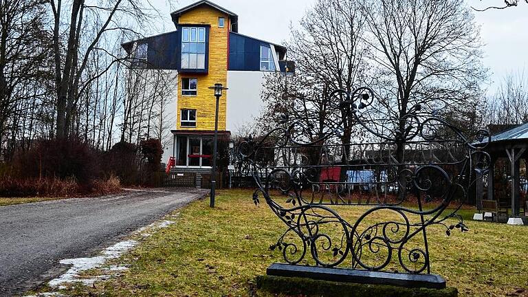 Die einzige Kureinrichtung in Bad Königshofen, in der stationäre Kuraufenthalte möglich sind: das Mutter-Kind-Kurhaus des Paritätischen Wohlfahrtsverbandes. Im nächsten Jahr wird das Haus, das am Sonntag im Rahmen eines Tages der offenen Tür für die Allgemeinheit geöffnet war, 40 Jahre alt.