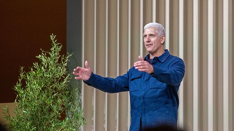 Neue Pixel-Smartphones von Google - Laut Googles Gerätechef Rick Osterloh wächst das Android-Betriebssystem immer enger mit der KI zusammen. Neue Pixel-Smartphones von Google - Laut Googles Gerätechef Rick Osterloh wächst das Android-Betriebssystem immer enger mit der KI zusammen.
