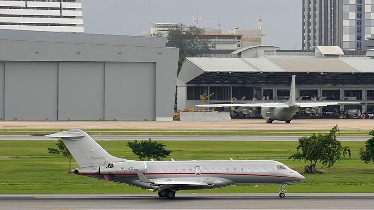 Wikileaks-Gründer Assange - In diesem Flugzeug wurde Julian Assange vermutet. Wikileaks-Gründer Assange - In diesem Flugzeug wurde Julian Assange vermutet.
