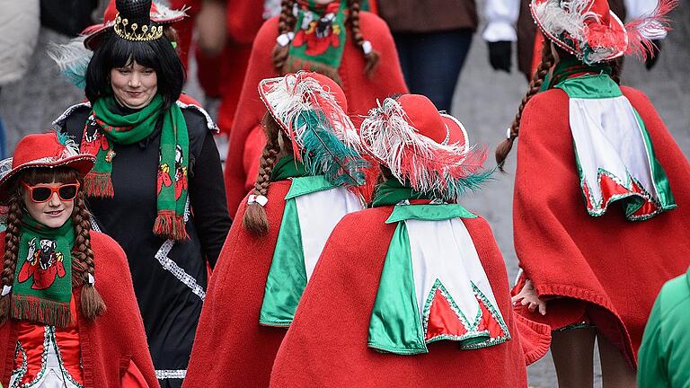 Faschingszug 2018       -  Die Gilde Giemaul wendet sich gegen Rassismus.