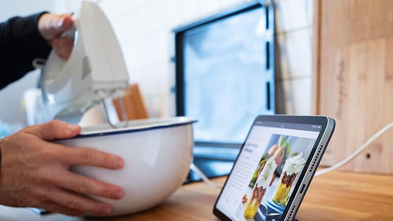 iPad mini 2024 - Kleiner Küchenhelfer? So ein iPad mini kann auch für Kuchenrezepte genutzt werden. iPad mini 2024 - Kleiner Küchenhelfer? So ein iPad mini kann auch für Kuchenrezepte genutzt werden.