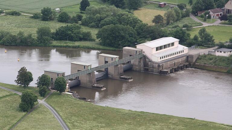 Der Wehrsteg an der Schleuse Knetzgau ist laut Mitteilung des Wasserstraßen- und Schifffahrtsamtes Schweinfurt bis Ende 2019 gesperrt: