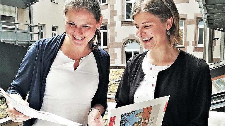 Anregungen zu gesundheitsfördernden Initiativen und Projekten für Stadt und Landkreis holten sich (von links) die städtische Wirtschaftsförderin Svenja Melchert und Daniela Volkmuth, Geschäftsstellenleiterin der Gesundheitsregion Bad Kissingen  Foto: Sigismund von Dobschütz       -  Anregungen zu gesundheitsfördernden Initiativen und Projekten für Stadt und Landkreis holten sich (von links) die städtische Wirtschaftsförderin Svenja Melchert und Daniela Volkmuth, Geschäftsstellenleiterin der Gesundheitsregion Bad Kissingen  Foto: Sigismund von Dobschütz