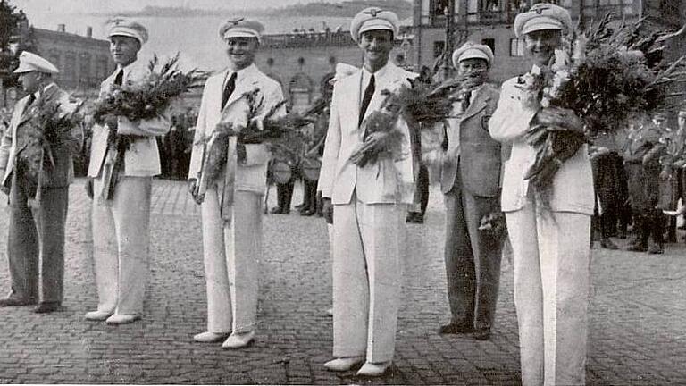 Die Olympiasieger des Ruder-Vierers wurden bei ihrer Rückkehr nach Würzburg mit großen Ehren empfangen.