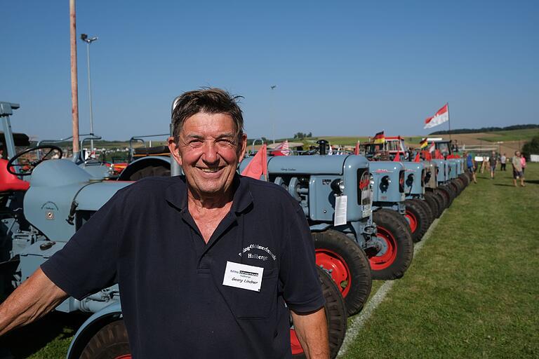 Georg Lindner vor seiner Oldtimer-Sammlung. Einige Fahrzeuge haben für ihn auch sentimentalen Wert. Georg Lindner vor seiner Oldtimer-Sammlung. Einige Fahrzeuge haben für ihn auch sentimentalen Wert.