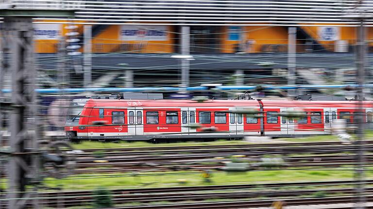 S-Bahn München - Wegen der Störung fahren weniger S-Bahnen als üblich auf der Stammstrecke durch die Münchner Innenstadt. (Archivbild) S-Bahn München - Wegen der Störung fahren weniger S-Bahnen als üblich auf der Stammstrecke durch die Münchner Innenstadt. (Archivbild)