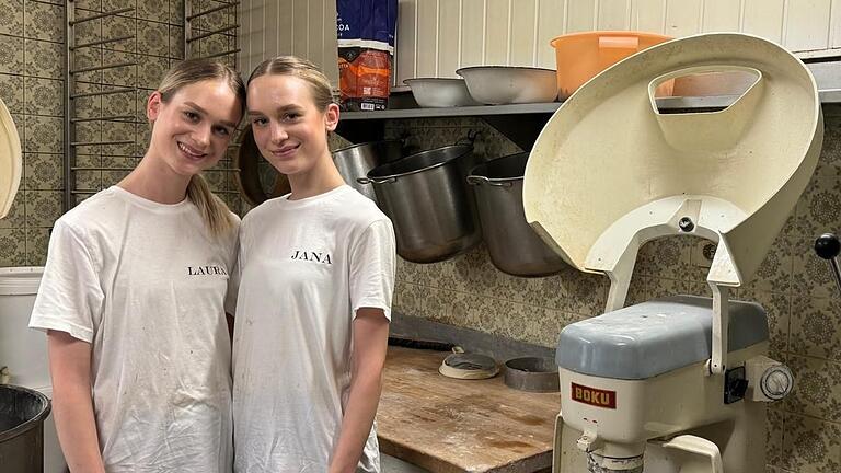 Die Zwillinge Laura (links) und Jana Hofmann&nbsp;gehen in ihrer Ausbildung zu Konditorinnen richtig auf.