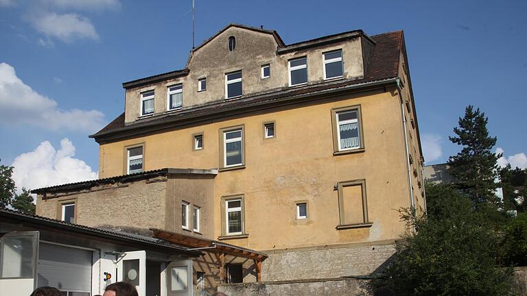 Das 'Alte Krankenhaus' an der Schwebenrieder Straße in Arnstein.&nbsp;