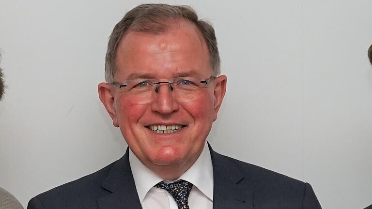 Bezirkstagspräsident Erwin Dotzel muss sich wegen des Vorwurfs der Beleidigung demnächst vor Gericht verantworten. Bezirkstagspräsident Erwin Dotzel muss sich wegen des Vorwurfs der Beleidigung demnächst vor Gericht verantworten.