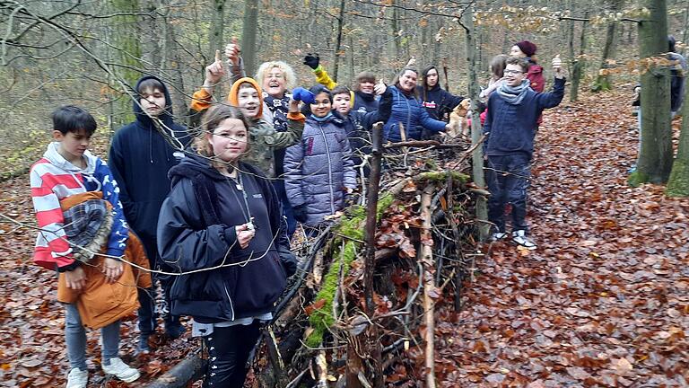 Stolz über ihre Benjeshecke präsentierten sich die Schüler der OGS Modoclub. Stolz über ihre Benjeshecke präsentierten sich die Schüler der OGS Modoclub.