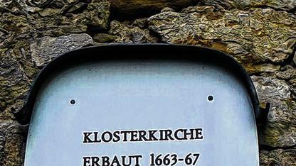 Hinweis: Über 300 Jahre alt ist die Kirche.