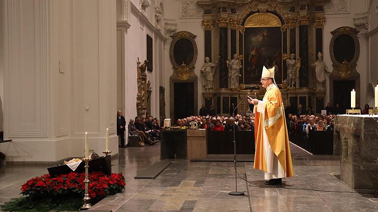 Voll besetzte Kirchenbänke wie bei der Christmette 2019 im Würzburger Kiliansdom sind in Corona-Zeiten kaum vorstellbar.