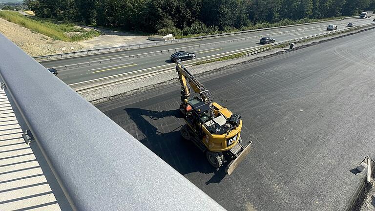 Die A3-Baustelle von der Brücke bei Hörblach aus gesehen.