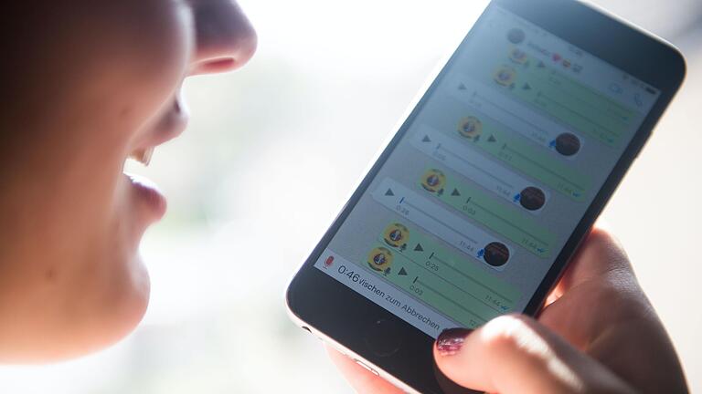 Hacker konnten beim WhatsApp-Messenger sensible Nutzerdaten bislang leicht auslesen. (Symbolbild)
