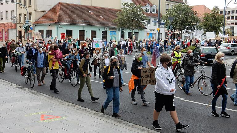 Auf dem Weg vom Schillerplatz durch die Schultesstraße zum Marktplatz.