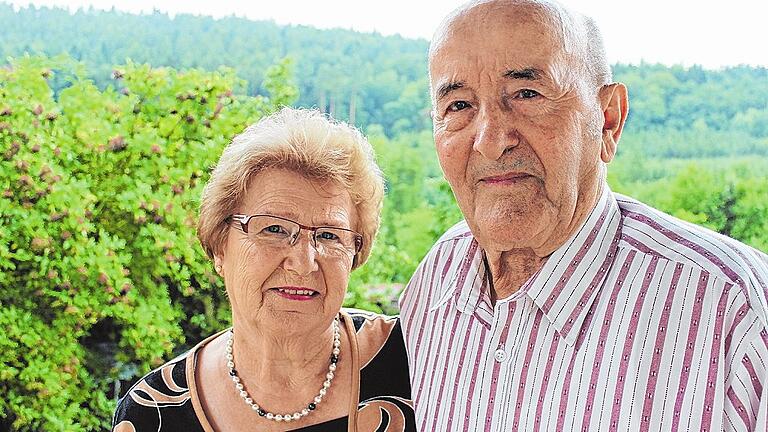 Die Liebe fürs Leben: Hilde und Karl Dickas feiern Eiserne Hochzeit. Die Liebe fürs Leben: Hilde und Karl Dickas feiern Eiserne Hochzeit.