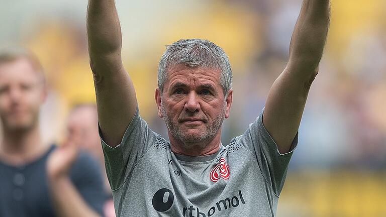 Fortuna Düsseldorf - Friedhelm Funkel       -  Zum sechsten Mal in seiner Karriere von der zweiten in die erste Liga aufgestiegen: Friedhelm Funkel, 64-jähriger Trainer von Fortuna Düsseldorf.