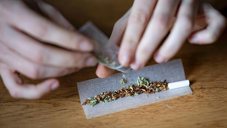 In Schweinfurt stand ein 30-Jähriger wegen Handels mit Marihuana im Kilobereich vor dem Landgericht. Nachgewiesen werden konnte im letztlich jedoch nur der Erwerb von Amphetamin (Symbolbild).