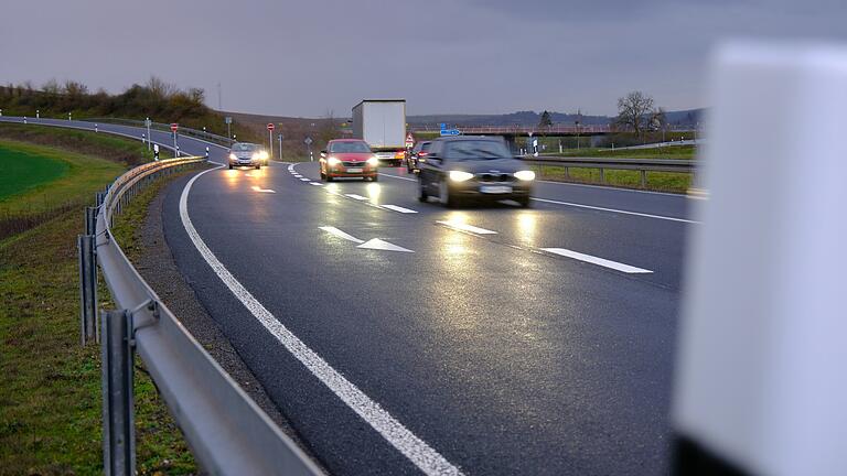 Die Autobahnabfahrt der A71 zwischen Münnerstadt und Burglauer ist immer wieder einmal Schauplatz von Unfällen. Nun tauchte im Internet ein Aufruf zur Erhöhung der Verkehrssicherheit auf.