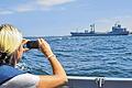Begehrtes Fotomotiv: Im abgeseilten Rettungsboot ließ sich das Patenschiff &bdquo;Spessart&ldquo; aus vielen Perspektiven ablichten.