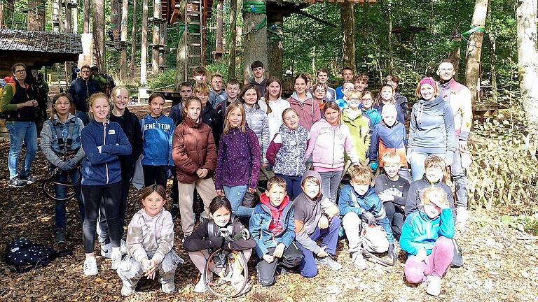 Ministranten der Untergliederung Zell - Leinach beim Ausflug in den Kletterwald.